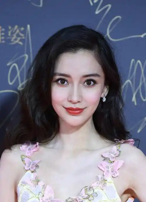 杨颖的原名是什么?_黄晓明_安琪拉_人气