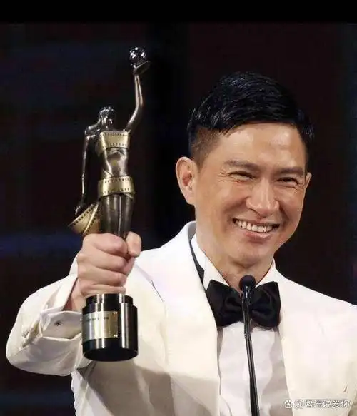 双料影帝张家辉,身价上亿低调出行,穿衣打扮形似路人