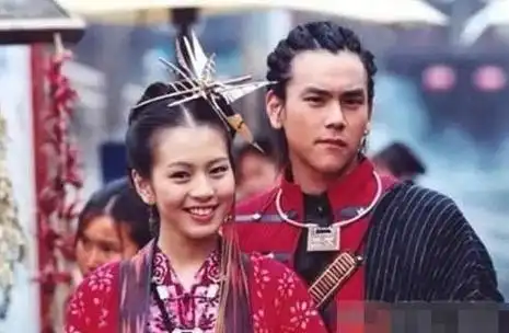 刘品言和天心长得像对比图(刘品言近照脸尖容貌变)