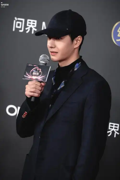 王一博微博之夜红毯松弛感##王一博今天也很酷