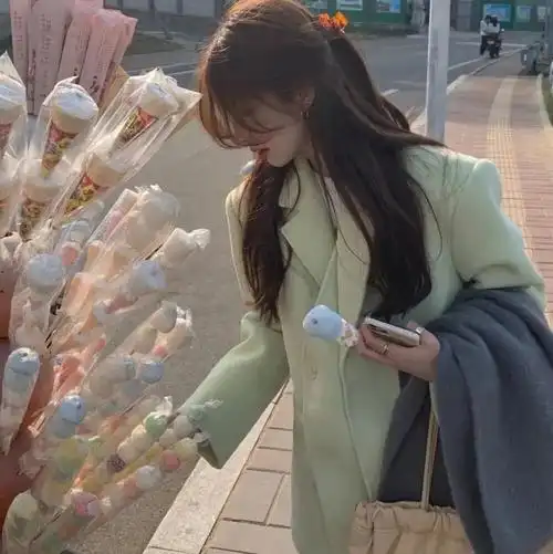 头像女生自律给你带来的快乐更持久更高级