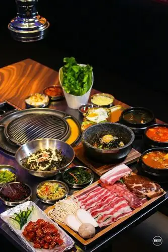 一家将韩国街头搬来中山的烤肉店双人烤肉套餐只需￥138限时抢购