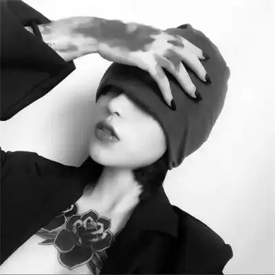 黑白女生头像高冷霸气性感性感妩媚黑色系女头图片