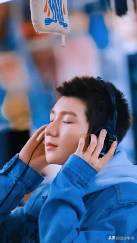 王源的这组寸头造型真的太可了有种心动的感觉呢