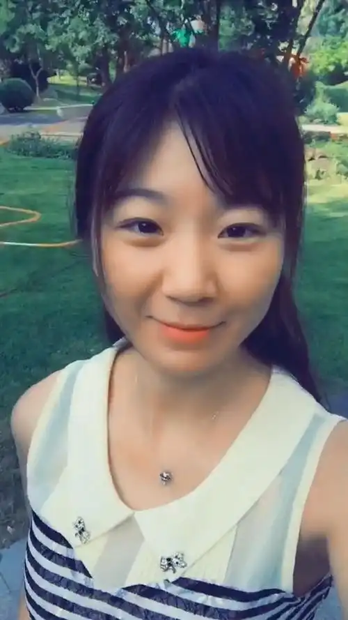 日常生活照#小姐姐一个人多照片 想找一套富二代组图素材 女生 男生