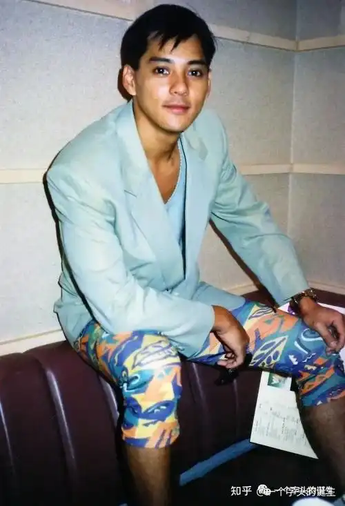 事实上,真正的莫少聪,或者是年轻时的莫少聪,并非如想象中百无一用