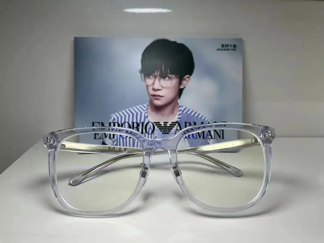 阿玛尼眼镜易烊千玺同款.轻盈舒适鼻托,佩戴无压迫感,舒缓鼻梁 - 抖音