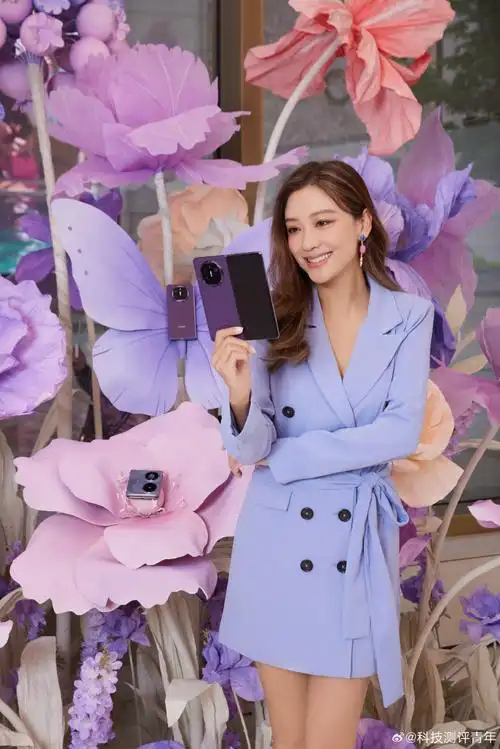 上海南京东路华为旗舰店华丽变身莫奈花园,店里偶遇应采儿甜蜜喊话