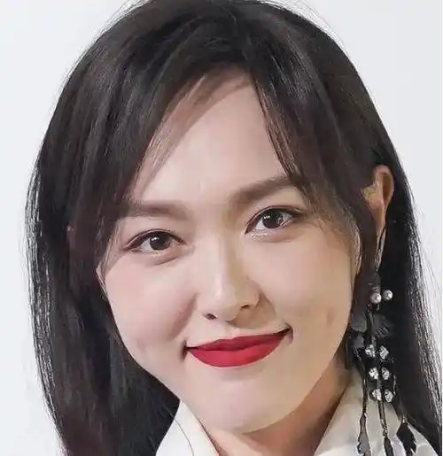 嘉人女星高清大头照:85花法令纹明显,90后小花脸部饱满有优势_刘诗诗_