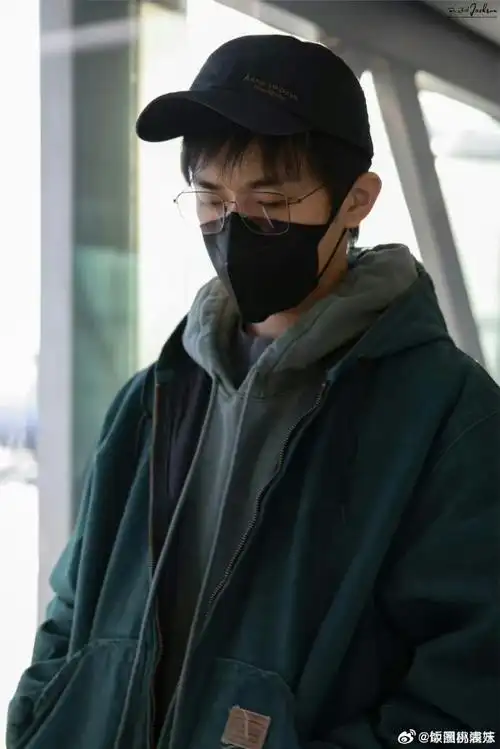 易烊千玺连轴转#最近的行程也太满了吧,可以说是每天连轴转,期待