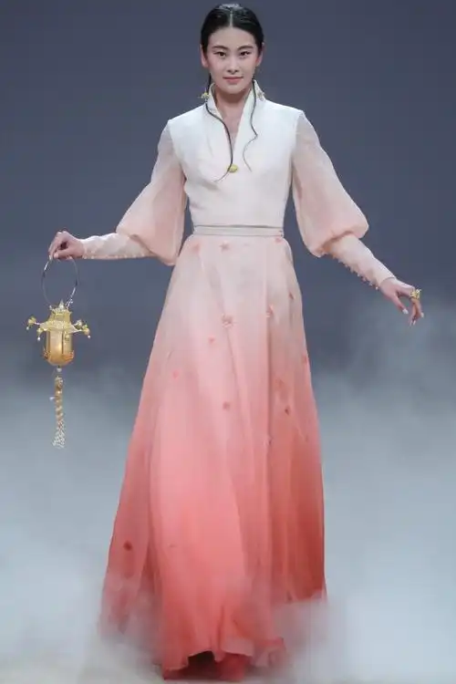 heavengaia盖娅传说熊英2017春夏高级成衣于北京发布贵妃系列主题承