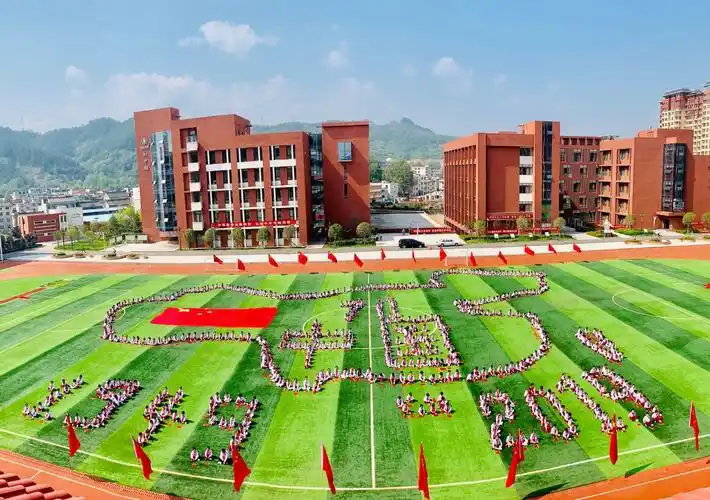 用精心唱响学生返校的合奏曲