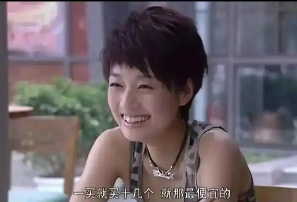 夏琳下班后会在夜总会走秀来增加收入,而马伊琍则是在学习之余去电视