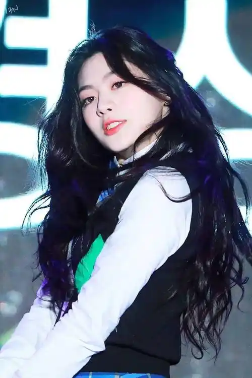 让人心神安定的这位女团爱豆最近的发型