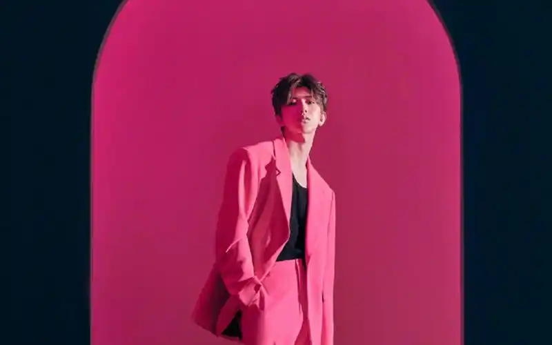 蔡徐坤,粉色,西装大片,小鲜肉,人物,壁纸蔡徐坤粉色西装大片小鲜肉