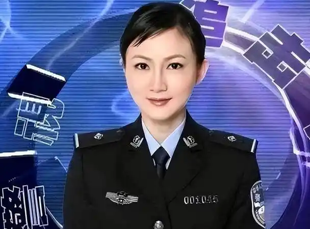 她就是王菲,被誉为全国第一美女警察的女警花.