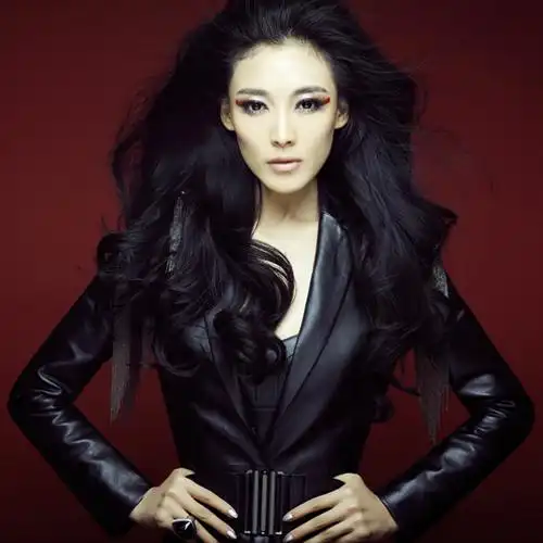 徐千雅全新单曲我依然爱着你发布