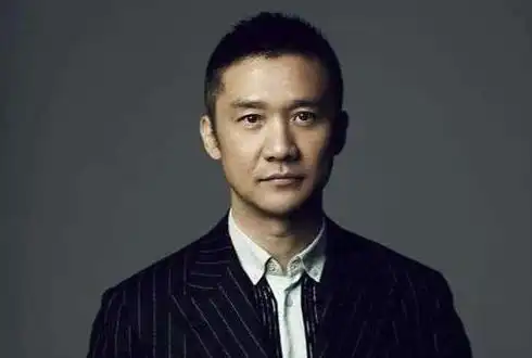 同为硬汉演员,但始终不如同学孙红雷火,看来是有原因的!