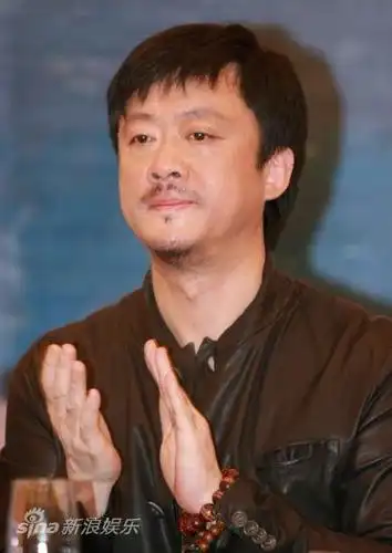 图文:《人到四十》热拍-庞好鼓掌