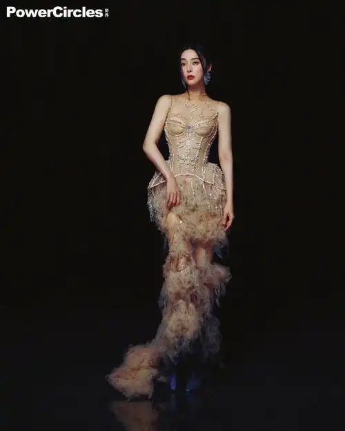 范冰冰登上势界powercircles11月刊封面一展风采