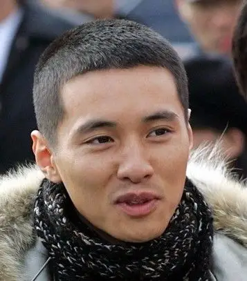 小时候的发型和长大了的发型不一样?(平头)