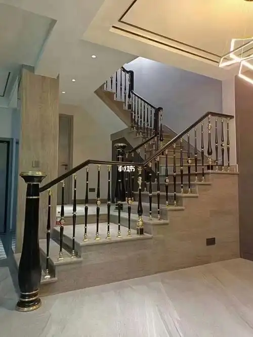 轻奢别墅楼梯扶手栏杆案例分享
