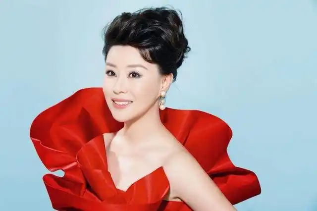 雷佳,中国女歌唱家.