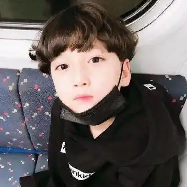 微信小男孩卖萌头像图片 男生头像图片大全 -【爱个性】