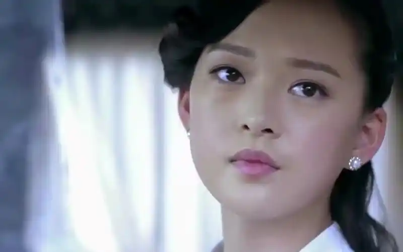 山河同在:女高手装成服务员敲门,哪料鬼子一开门直接断送了性命