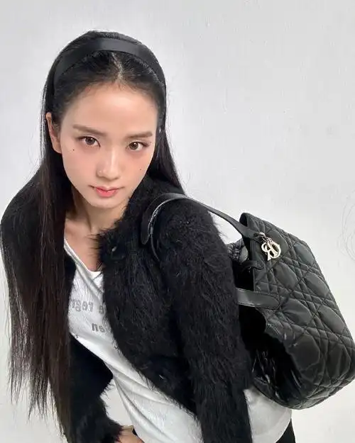 智秀(p9)【翻译:阿鑫】96韩国elle八月刊代go【金智