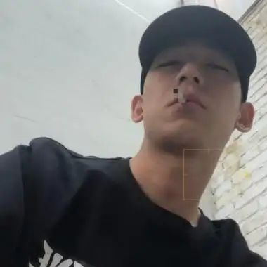 属于混街头超级好看的男生头像冷酷霸气