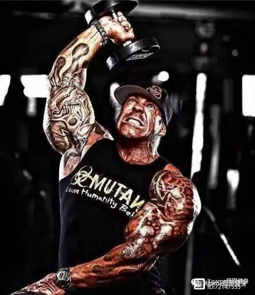 千万别让健美先生穿正装!