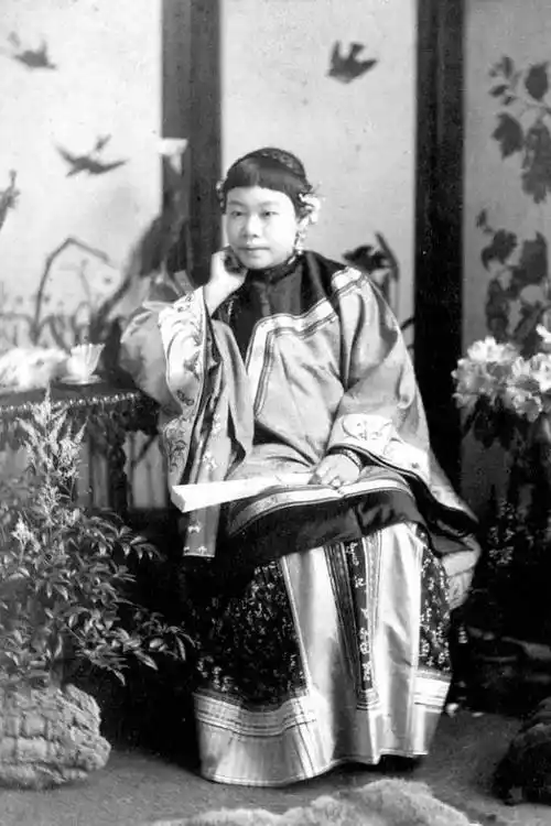 难得一见的珍贵老照片清代嫔妃到底长啥样