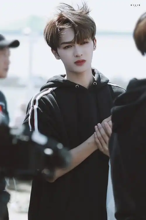 朱正廷头发好乱啊啊啊啊啊啊啊啊