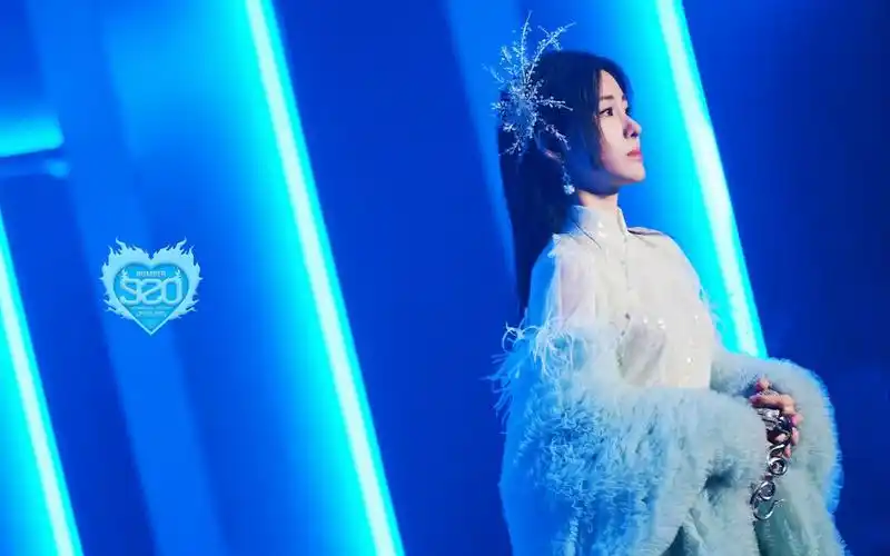 超清晰4k[张碧晨2023郑州]尾号920演唱会《见与不见》