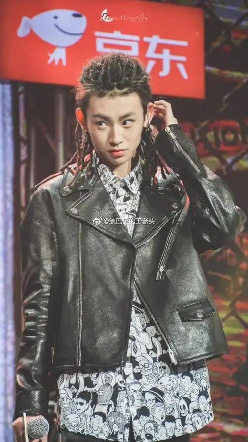 小鬼王琳凯超话#糟糕被小鬼撩到了#怀恋脏辫时候的小鬼啊脏辫永远看不