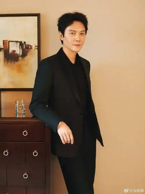 李菲儿锤baby黑料?冯绍峰再婚瓜?景甜罢工了?杨紫拍戏受伤?范丞丞进影