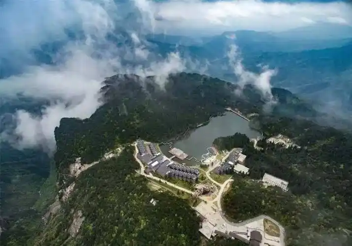 原创江西宜春有一个温汤镇明月山风光独特春天就该泡温泉