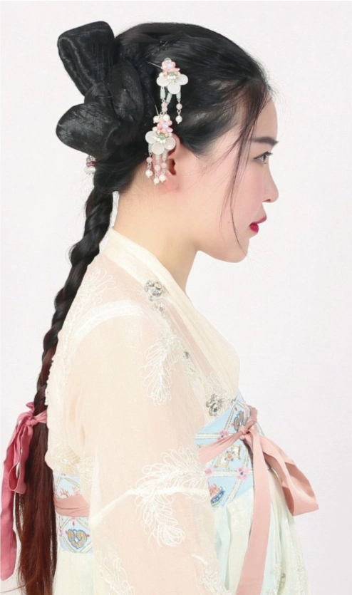 唐风:少女单侧发髻造型