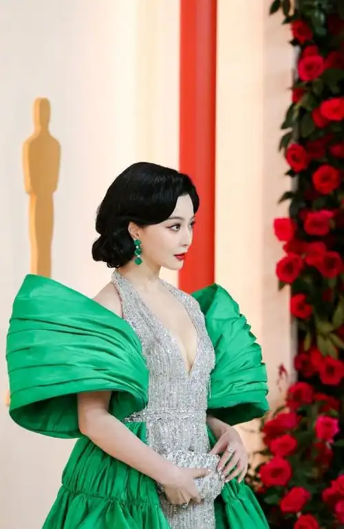 范冰冰最新亮相#奥斯卡红毯#高清美图释出!