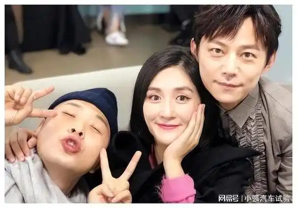 例如,吴亦凡,鹿晗,张艺兴,黄子韬这些后来迅速蹿红的明星,他们刚刚崭