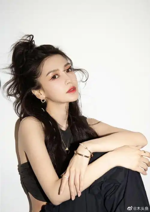 angelababy 求求了给我脚趾p个美甲#杨颖发文回应脚趾甲了现在已经
