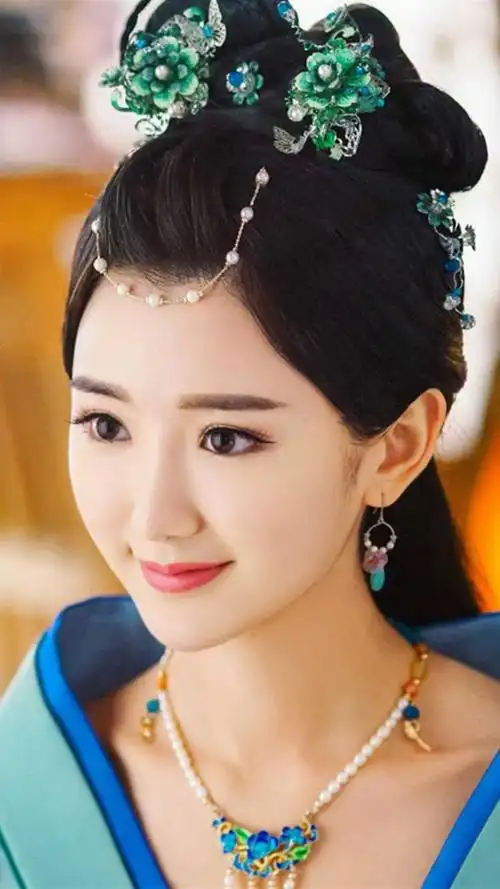 毛晓彤锦绣未央甜美剧照