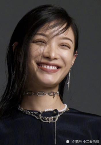 倪妮的眼睛怎么了最新封面双眼皮好像被镰刀割过
