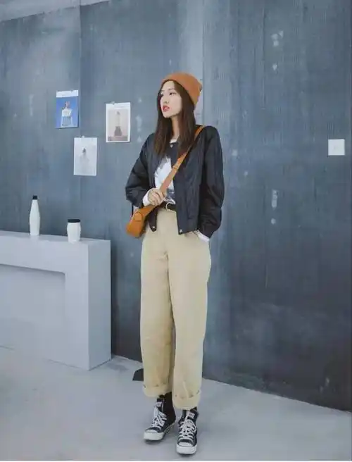 皮衣搭配什么裤子女 皮衣短款下身配什么-诚智百科网