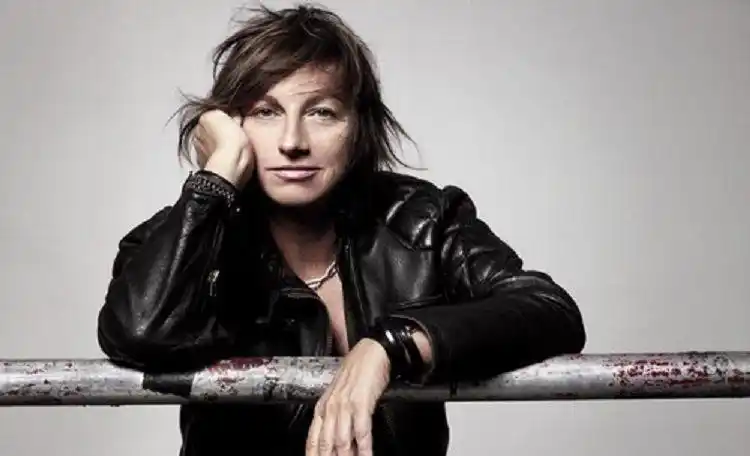 比男歌手声音还沙哑的女歌手,让她们带你