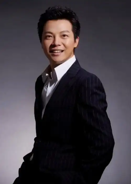 回顾主持人任鲁豫被富家千金倒追妻子高龄生二胎活成人生赢家