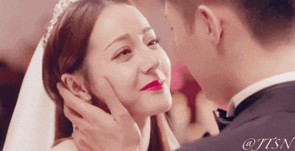 迪丽热巴与黄景瑜同游泰国终于公开承认恋情