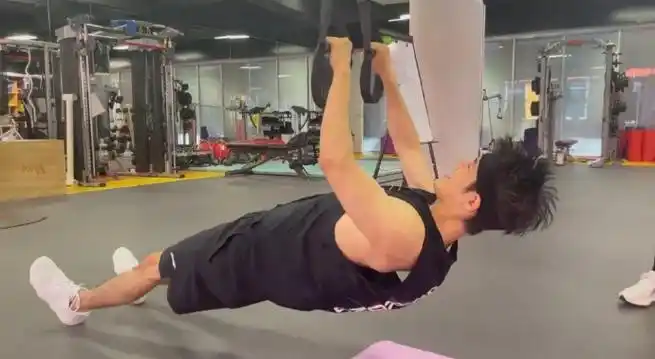 肖战的运动日常vlog#肖战的运动日常vlog,网球,游泳,冲浪,健身,饶能