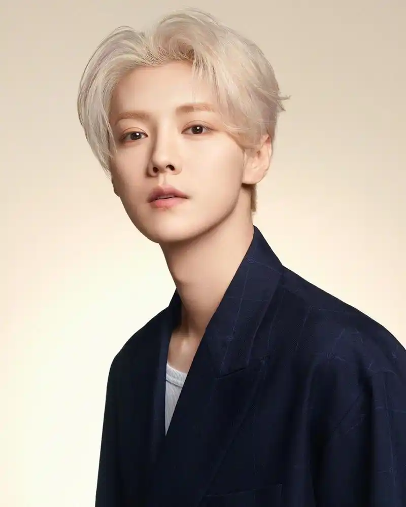 古驰玩妆粉底液,助力gucci,品牌代言人鹿晗@鹿晗 ,打造24h柔雾丝绒肌